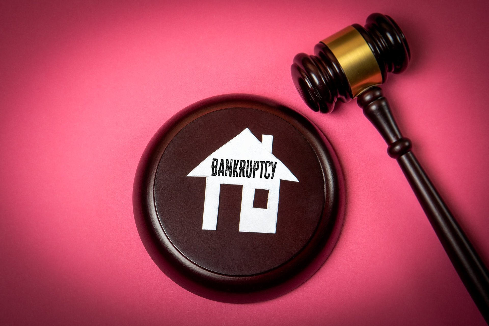 Bankruptcy legal concept with house icon and judge gavel